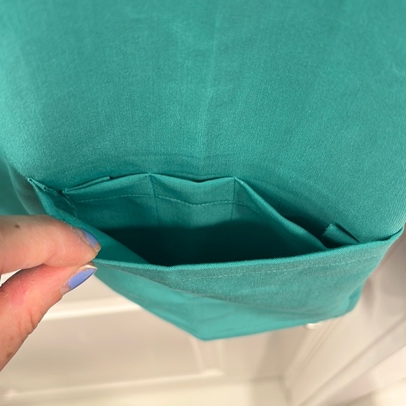 Mandala Scrubs 6 Pocket Top Women’s Size XXS Surgical Green NWT Woven Equa-Tek - Picture 5 of 9